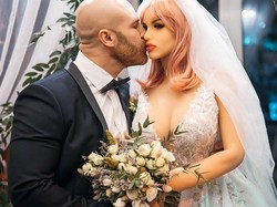 Binaragawan Ini Nikahi Boneka Seksnya, eh Kini sang Istri Rusak