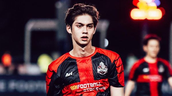 23 Potret Ganteng Bright Vachirawit yang Baru Ultah ke-23