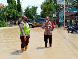 Polsek di Gresik Ini Kebanjiran, Dua Tahanan Dipindahkan