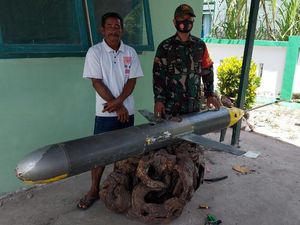 Nelayan Penemu Seaglider di Bonerate Selayar Senang Temuannya Diusut TNI Nelayan Penemu Seaglider di Bonerate Selayar Senang Temuannya Diusut TNI