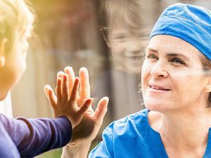 2020 adalah Tahun Menjaga Jarak, Apa Dampaknya Bila Tak Saling Menyentuh?