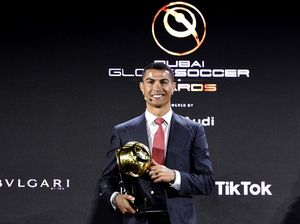 Cristiano Ronaldo Pesepakbola Terbaik Abad Ini, Kalahkan Messi!