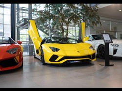 Penjualan Mobil Mewah Tak Luput dari Pandemi, Drop 30%