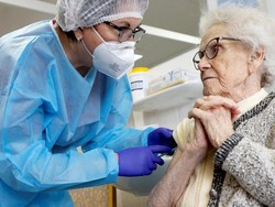 Negara-negara Eropa Mulai Vaksinasi Corona Massal