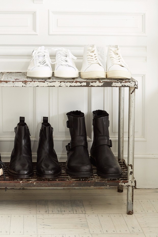 Foto:Simpan Di Tempat yang Tepat/pinterest.id/ Tips Merawat Sepatu Warna Putih