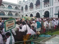 Ribuan Pelayat Hadiri Pemakaman Habib Hasan Assegaf, Begini Penjelasan Polisi