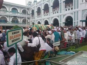 Ribuan Pelayat Hadiri Pemakaman Habib Hasan Assegaf, Begini Penjelasan Polisi Ribuan Pelayat Hadiri Pemakaman Habib Hasan Assegaf, Begini Penjelasan Polisi