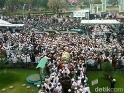 Ancaman Penyebaran COVID-19 Usai Kerumunan di Pemakaman Habib Hasan Assegaf