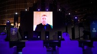 Juru taktik Bayern Munich, Hansi Flick, dipilih Globe Soccer Awards sebagai Pelatih Terbaik 2020. Pria asal Jerman itu tidak bisa menghadiri langsung malam penghargaan dan memberikan pesan video. (Foto: Twitter)