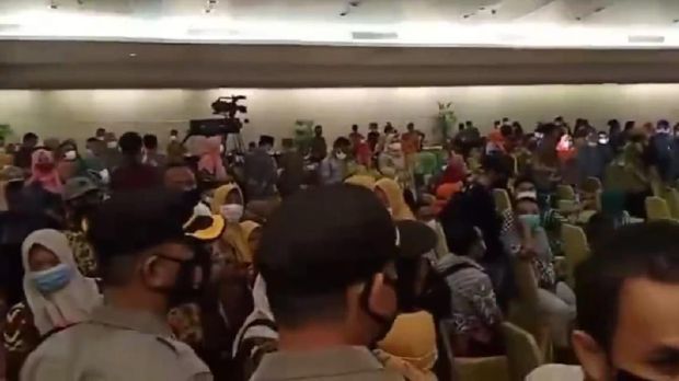 Kapolres Gorotalo Kota AKBP Desmont Harjendro membubarkan acara Bawaslu Award (Instagram @humas_polresgorontalokota)