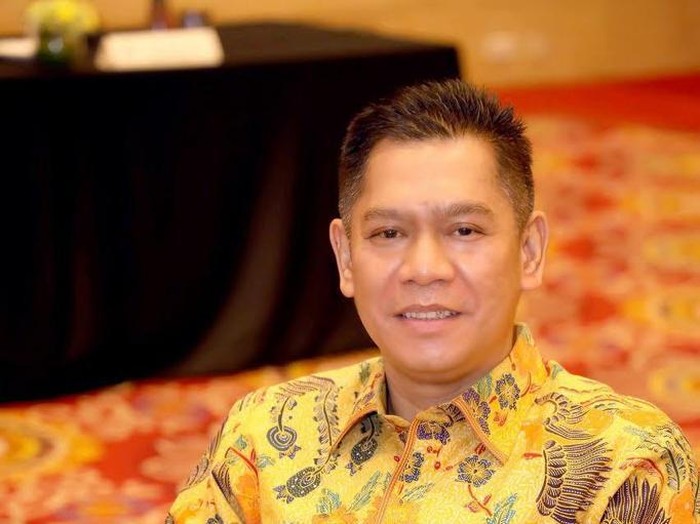 Ketua Ormas MKGR, Adies Kadir