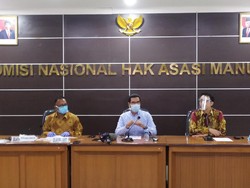 Komnas HAM Cek-cek Tubuh Laskar FPI yang Tewas