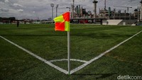 Lapangan latih JIS menggunakan rumput hybrid yang berstandar internasional. Nantinya stadion utama JIS juga akan menggunakan rumput yang sama.