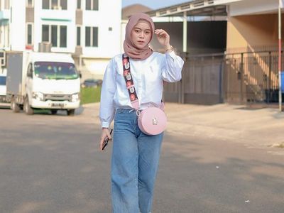 5 Gaya Casual Lesti Kejora Pakai Tas Branded Puluhan Juta Rupiah