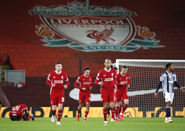 LIVERPOOL, ENGLAND - DECEMBER 27: Sadio Mane of Liverpool celebrates after scoring their teams first goal as Liverpool players run back for the restart during the Premier League match between Liverpool and West Bromwich Albion at Anfield on December 27, 2020 in Liverpool, England. A limited number of fans (2000) are welcomed back to stadiums to watch elite football across England. This was following easing of restrictions on spectators in tiers one and two areas only. (Photo by Clive Brunskill/Getty Images)