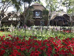Sold! Neverland Milik Michael Jackson Akhirnya Terjual Rp 311 Miliar Sold! Neverland Milik Michael Jackson Akhirnya Terjual Rp 311 Miliar