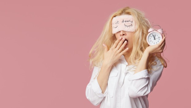 Menerapkan pola tidur yang baik akan membantu tubuh menjadi tidak mudah letih.