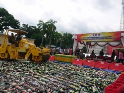 Polres Cilegon Musnahkan 5.600 Botol Miras Hasil Razia Warung-Tempat Hiburan