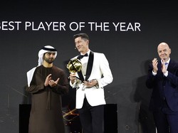 Gelar Pemain Terbaik Dunia Lewandowski Hadiah dari Ronaldo?