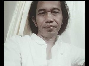 Melihat Aktivitas Pria Mirip Jokowi di Banyuwangi Melihat Aktivitas Pria Mirip Jokowi di Banyuwangi