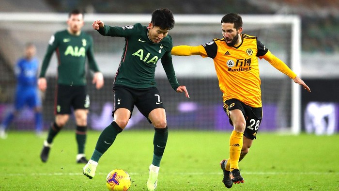 WOLVERHAMPTON, ENGLAND - DECEMBER 27: Son Heung-Min of Tottenham Hotspur is challenged by Joao Moutinho of Wolverhampton Wanderers during the Premier League match between Wolverhampton Wanderers and Tottenham Hotspur at Molineux on December 27, 2020 in Wolverhampton, England. The match will be played without fans, behind closed doors as a Covid-19 precaution. (Photo by Michael Steele/Getty Images)