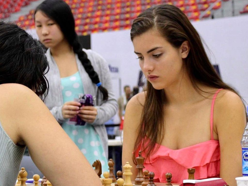 7 Potret Cantik Alexandra Botez, Queens Gambit di Dunia Nyata 7 Potret Cantik Alexandra Botez, Queens Gambit di Dunia Nyata