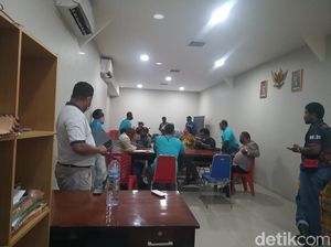 2 Anak Tewas, Massa Bawa Parang ke Lantas Mimika Tuntut Denda Rp 4 M