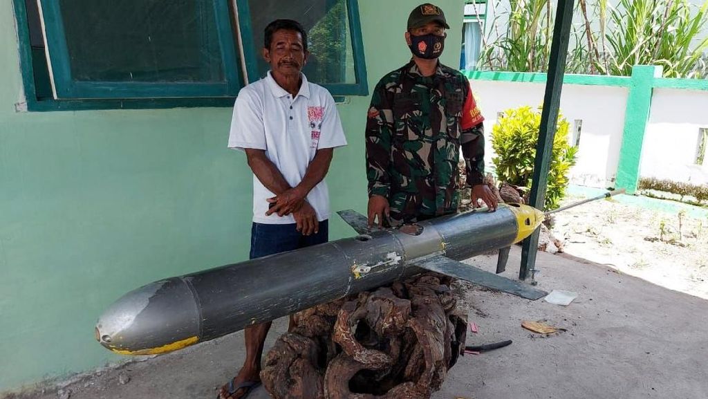 Penampakan Benda Berkamera Mirip Rudal yang Ditemukan di Laut Selayar Penampakan Benda Berkamera Mirip Rudal yang Ditemukan di Laut Selayar