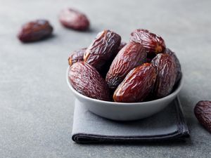 5 Manfaat Konsumsi Buah Kurma Secara Rutin 5 Manfaat Konsumsi Buah Kurma Secara Rutin