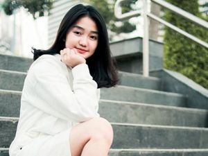 Jalani Pemeriksaan Kasus Dugaan Pengeroyokan, Chandrika Chika Bungkam Jalani Pemeriksaan Kasus Dugaan Pengeroyokan, Chandrika Chika Bungkam