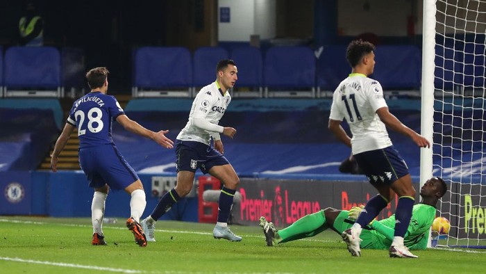 LONDON, ENGLAND - DECEMBER 28: Anwar El Ghazi of Aston Villa scores their sides first goal past Edouard Mendy of Chelsea during the Premier League match between Chelsea and Aston Villa at Stamford Bridge on December 28, 2020 in London, England. The match will be played without fans, behind closed doors as a Covid-19 precaution. (Photo by Catherine Ivill/Getty Images)