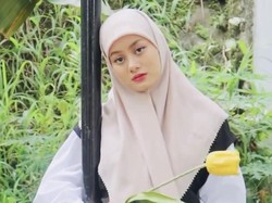 Kangen Main Bareng Teman, Dinda Hauw Unggah Foto Sebelum Berhijab