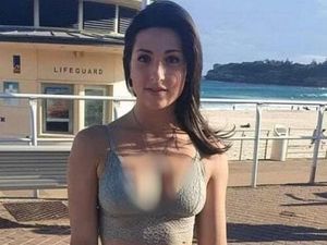 Kisah Turis Cantik Tak Dilayani di Restoran karena Berbaju Terbuka Kisah Turis Cantik Tak Dilayani di Restoran karena Berbaju Terbuka