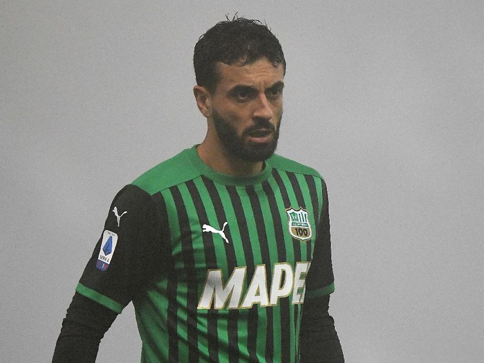 REGGIO NELL'EMILIA, ITALY - OCTOBER 23: Francesco Caputo of US Sassuolo looks on during the Serie A match between US Sassuolo and Torino FC at Mapei Stadium - Città del Tricolore on October 23, 2020 in Reggio nell'Emilia, Italy. (Photo by Alessandro Sabattini/Getty Images)