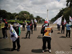 Tolak UU Ciptaker, Buruh Demo di Jakpus Terapkan Protokol Kesehatan
