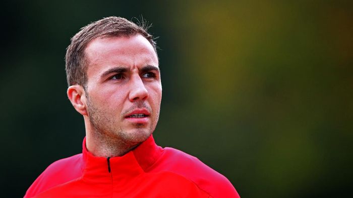 Mario Goetze EINDHOVEN, NETHERLANDS - OCTOBER 16: Mario Goetze (or Gotze ) of PSV warms up during his training session at Sportcomplex de Herdgang on October 16, 2020 in Eindhoven, Netherlands. (Photo by Dean Mouhtaropoulos/Getty Images)