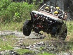 Sensasi Bertualang di Trek Berbatu Terjal dan Licin di Banjarnegara