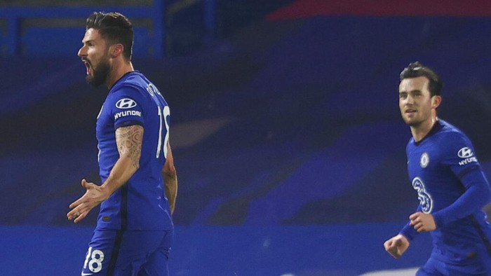 Chelseas Ben Chilwell, right, runs to celebrate with Olivier Giroud, left, who scored his sides first goal during the English Premier League soccer match between Chelsea and Aston Villa in London, England, Monday, Dec. 28, 2020. (Richard Heathcote/Pool via AP)
