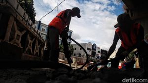Penataan Kolong Jembatan Layang untuk Plaza Stasiun Tebet