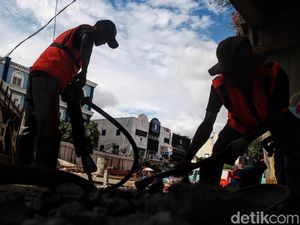 Penataan Kolong Jembatan Layang untuk Plaza Stasiun Tebet
