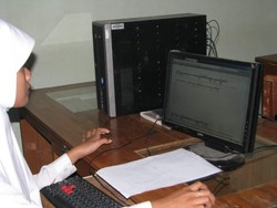 Keren! Sekolah Ini Pakai Aksara Jawa di WhatsApp