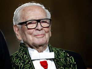 Desainer Pierre Cardin Meninggal Dunia
