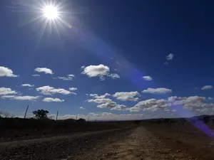 Ayah dan Anak Diselamatkan Usai Terjebak Banjir di Area Terpencil Australia