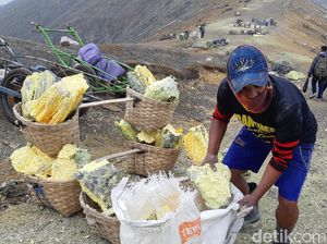 Mau Bawa Pulang Blue Fire Kawah Ijen? Gini Caranya