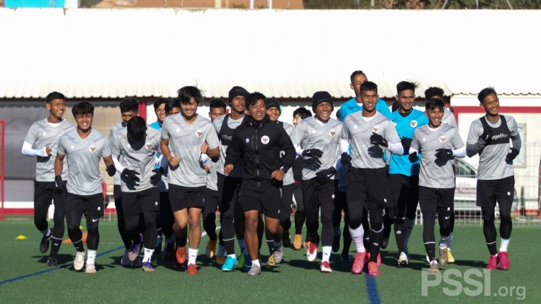 Sesi latihan Timnas Indonesia U-19 di Spanyol