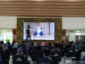 Wali Kota Mojokerto Positif COVID-19 Wali Kota Mojokerto Positif COVID-19