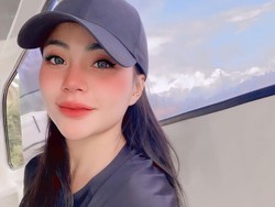 Tisya Erni Berduka, Kehilangan Motivator di Dunia Entertainment