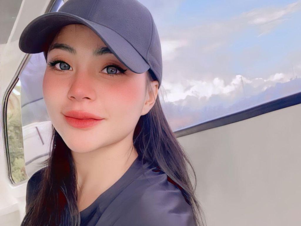 Tisya Erni Berduka, Kehilangan Motivator di Dunia Entertainment Tisya Erni Berduka, Kehilangan Motivator di Dunia Entertainment