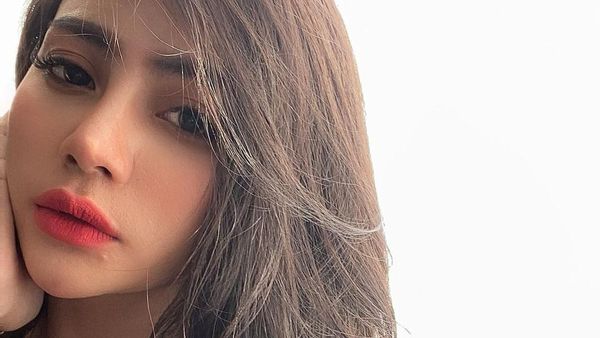 10 Potret Erni Tisya yang Disebut Netizen Calon Bidadari Surga