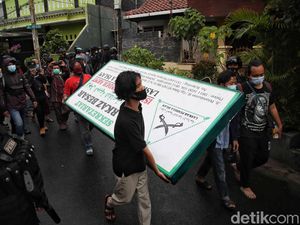 FPI Dilarang, Atribut Tak Boleh Lagi Dipasang! FPI Dilarang, Atribut Tak Boleh Lagi Dipasang!